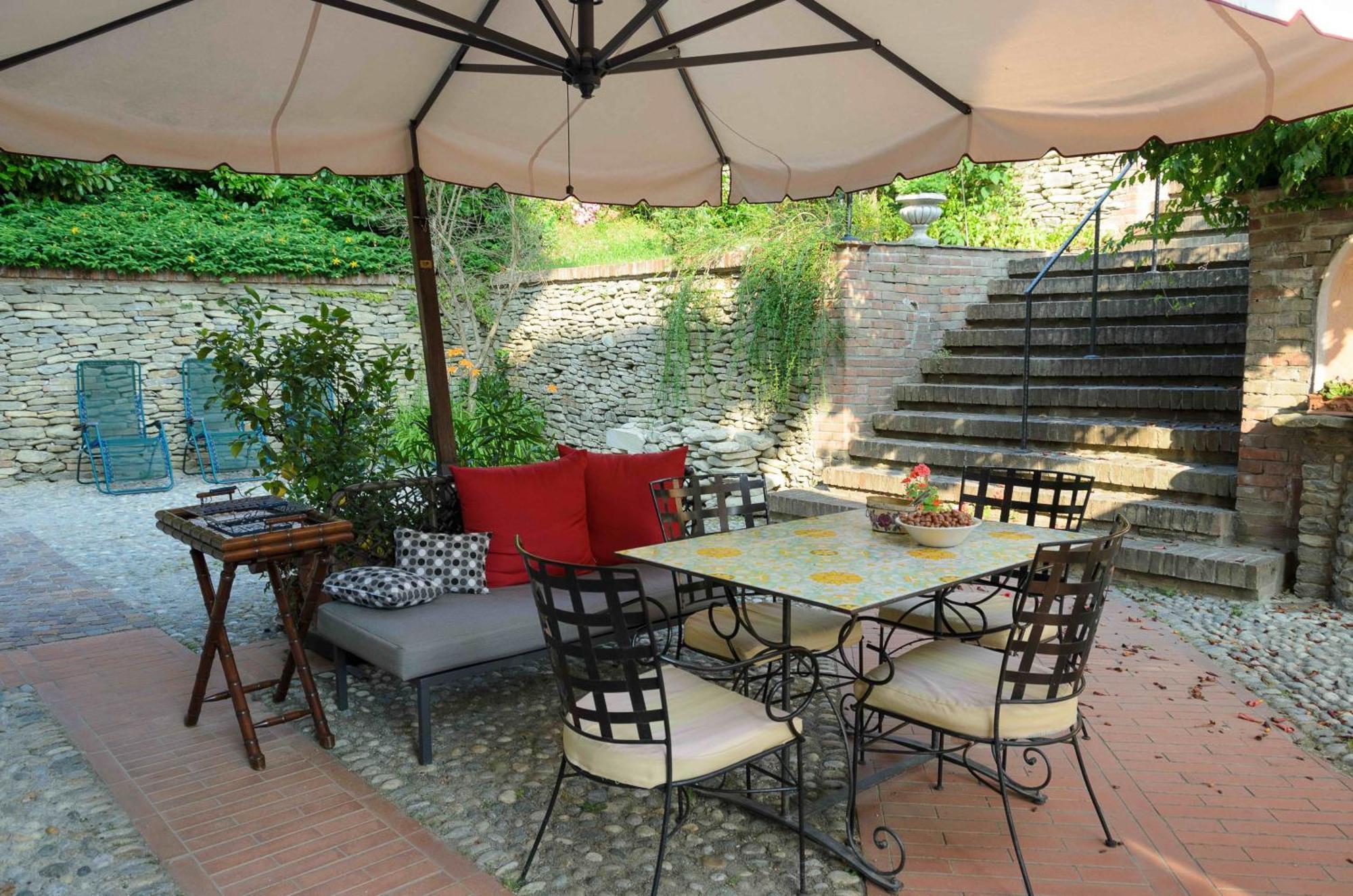 Villa La Favorita Альба Экстерьер фото